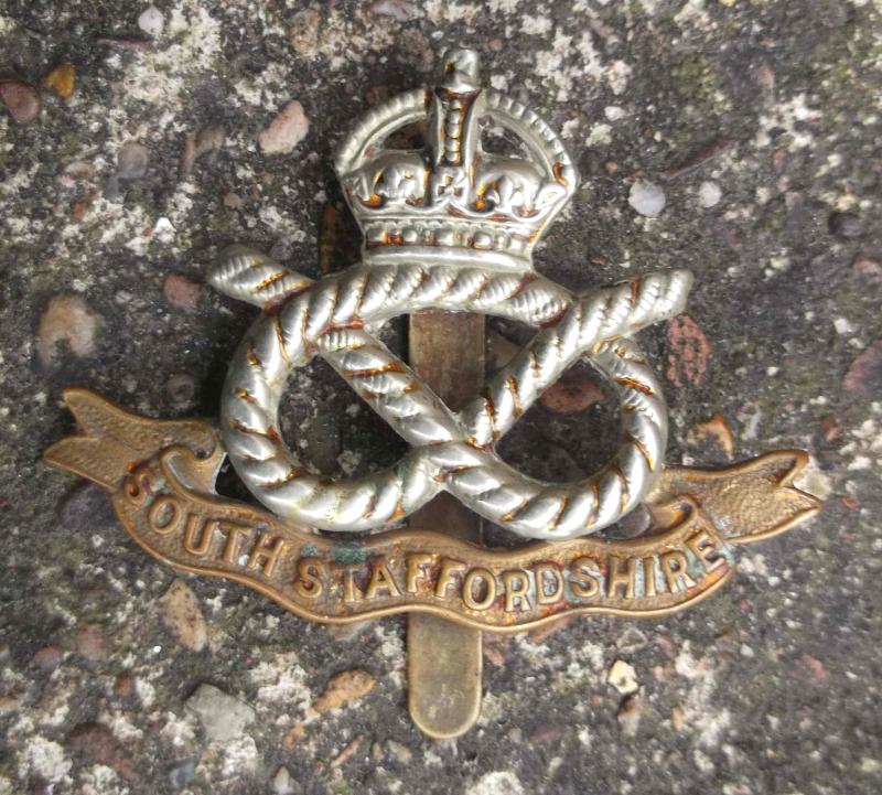 British Army South Staffordshire Regiment Cap Badge Ki8ngs Crown