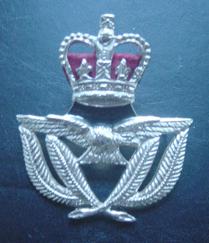 British Royal Air Force RAF Senior NCO Cap Badge EIIR Staybrite