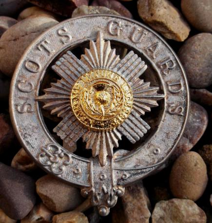 British Army Pipers Scots Guards Pipe-Sergeants Cap Badge