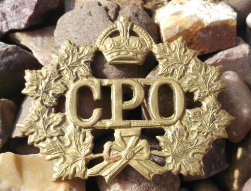 Canada Vintage Canadian Post Office Kings Crown Brass Cap Badge 