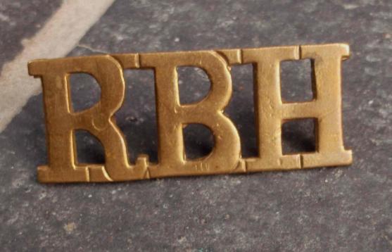 British Army Royal Buckinghamshire Hussars RBH Brass Shoulder Title