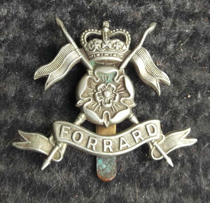 British Army The Queens Own Yorkshire Yeomanry Cap Badge