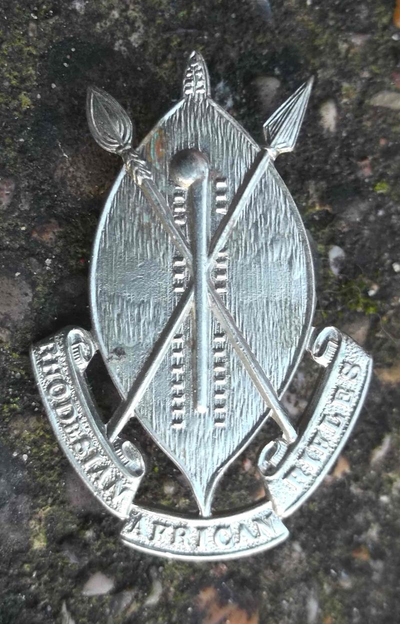 Rhodesian African Rifles White Metal Cap Badge Rhodesia