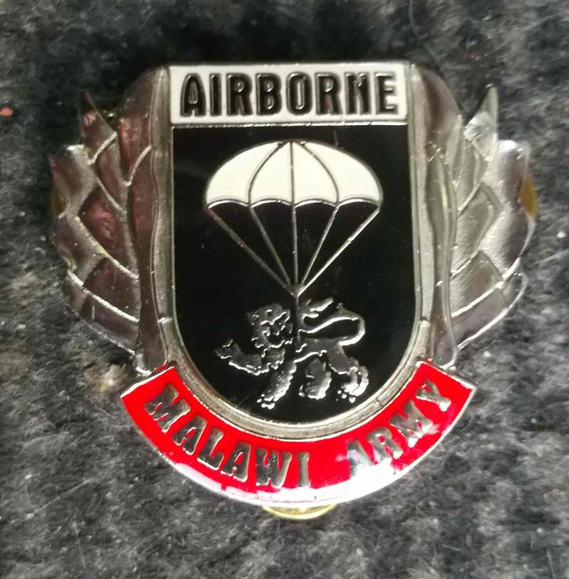 Republic of  Malawi Army Airborne Cap Badge Silver Grade