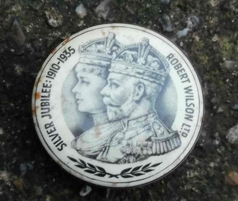 British Company Royal Event King & Queen Pin Badge 1935