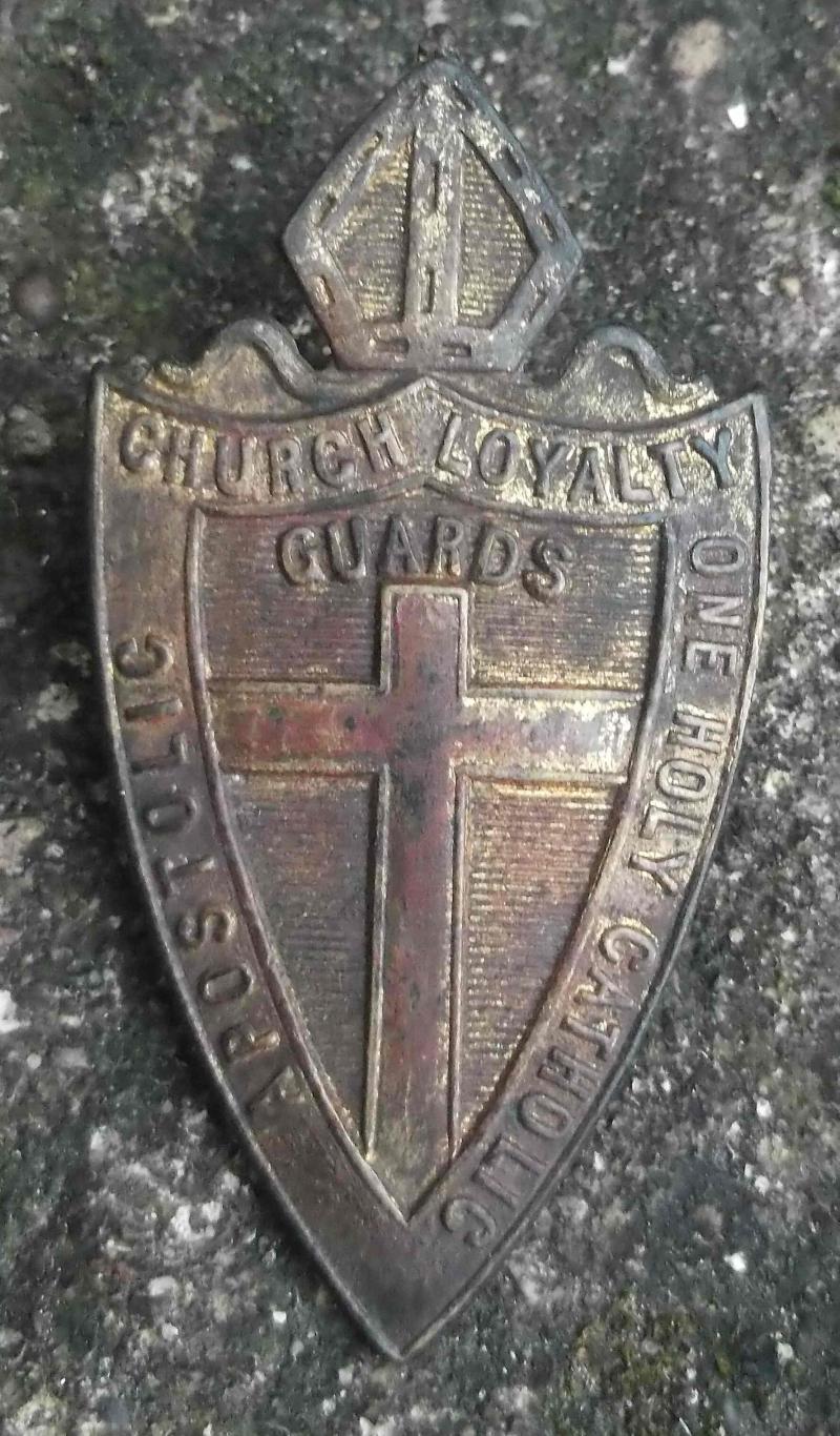 Great Britain Catholic Church Loyalty Guards Cap Badge