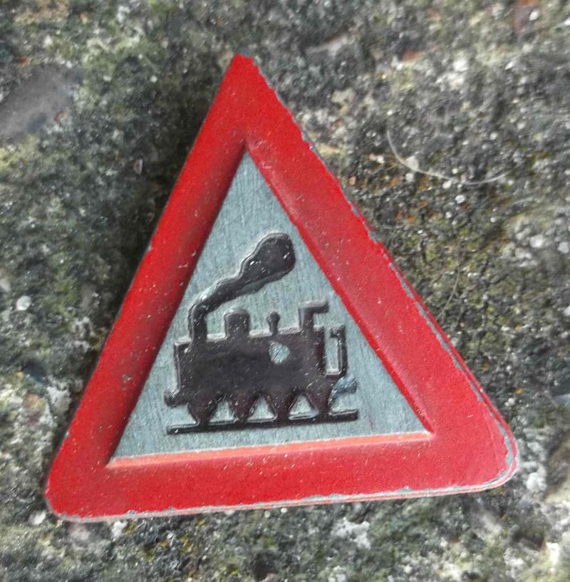 German Tinnie Day Badge WHW Winter Help Work Railway Sign