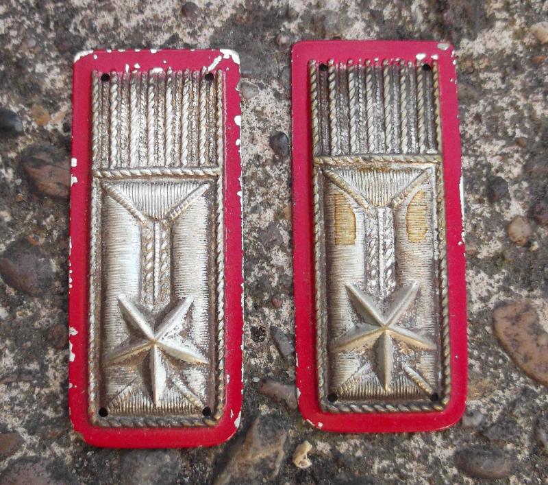 Vintage Italian Police Carabinieri Collar Badges Pair Republic of Italy