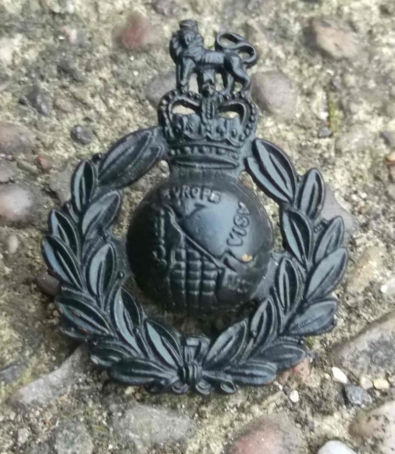British Royal Marines Cap Badge J.R. Gaunt RM EIIR
