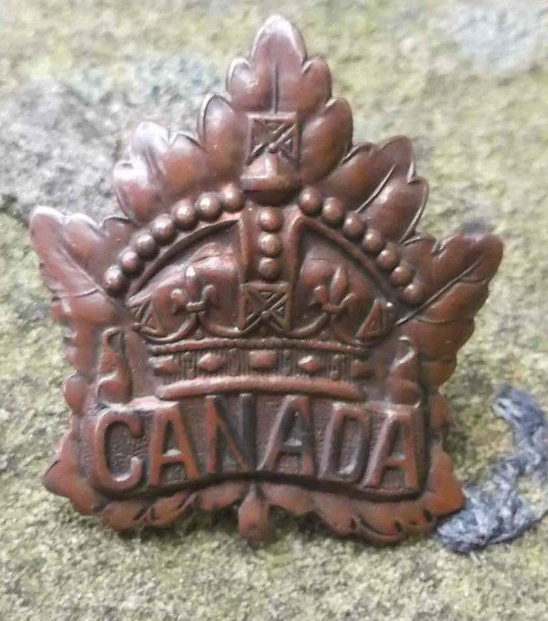 Canadian Army WW1 Pattern Overseas Maple Leaf Canada Cap Badge
