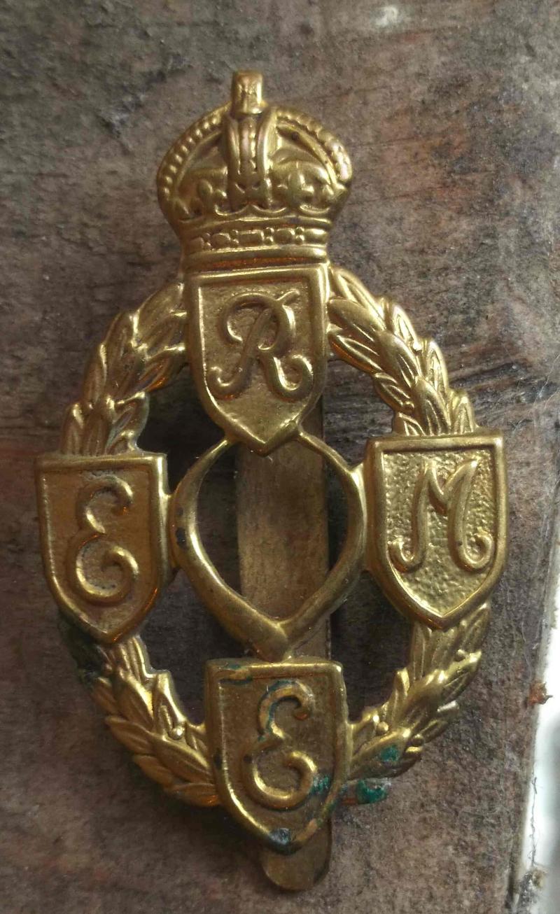 British Army WW2 REME Cap Badge Royal Electrical Mechanical Engineers