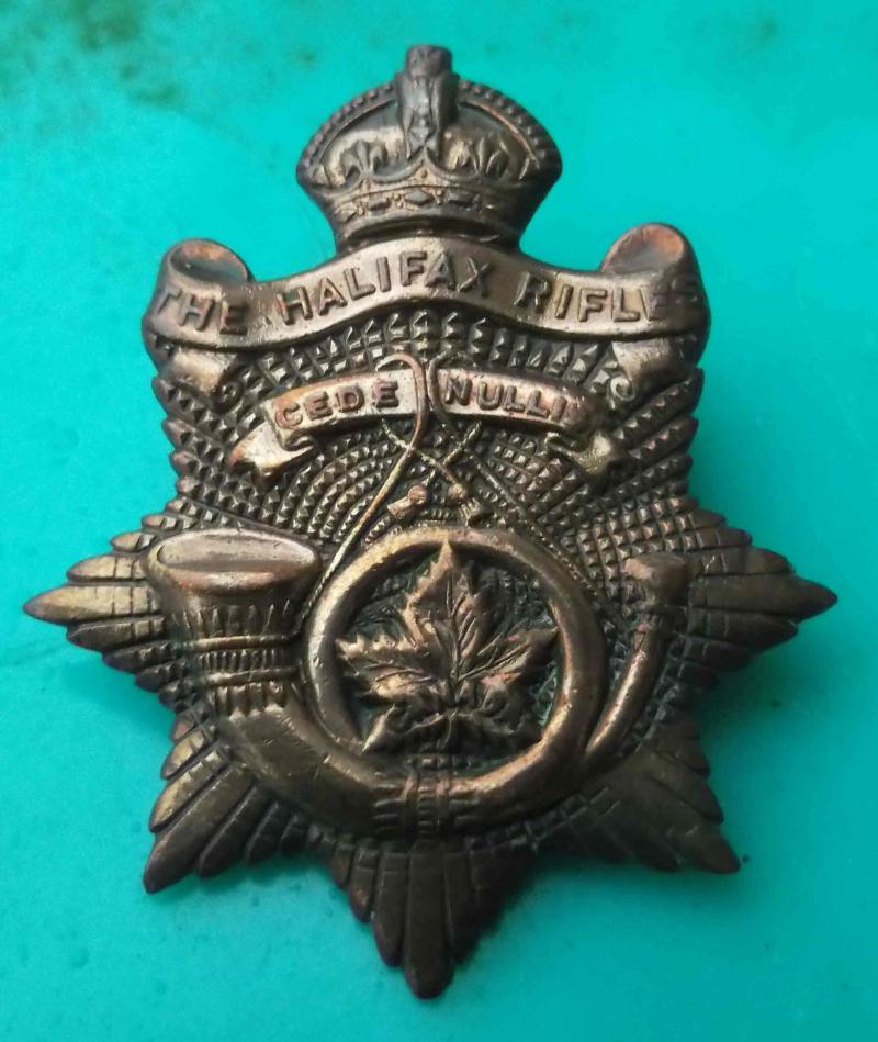 Canadian Army Halifax Rifles WW2 Cap Badge Canada