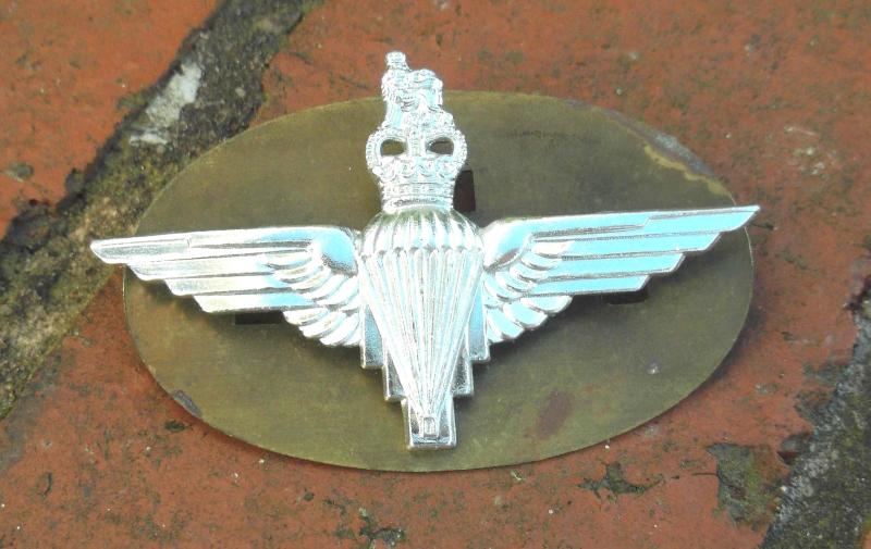 British Army Parachute Regiment Cap Badge EIIR