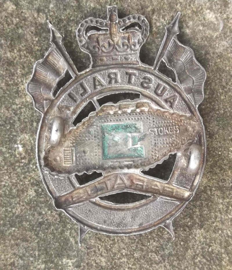 Australian 1st Armoured Regiment Australia Tank Cap Badge Maker Marked EIIR