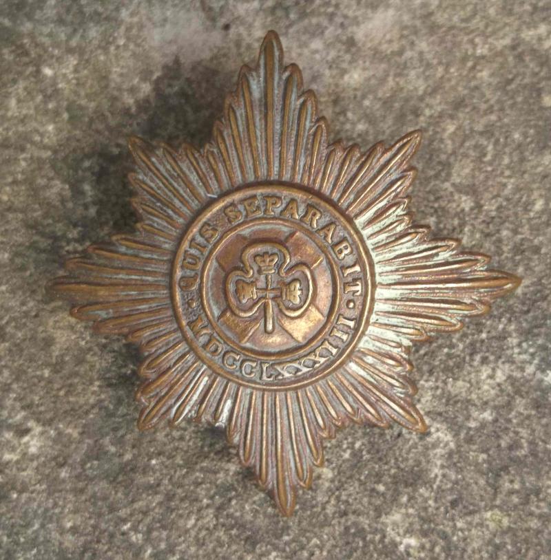 Vintage British Army Irish Guards Cap Badge